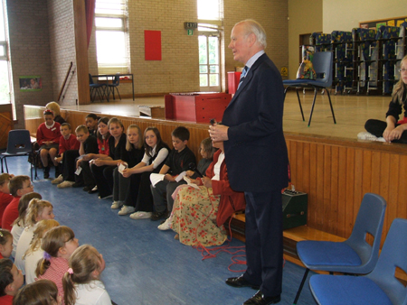 Menzies Campbell during a visit to Castlehill Primary School