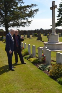 Sir Menzies and Iain Anderson, Regional Supervisor Scotland, CWGC